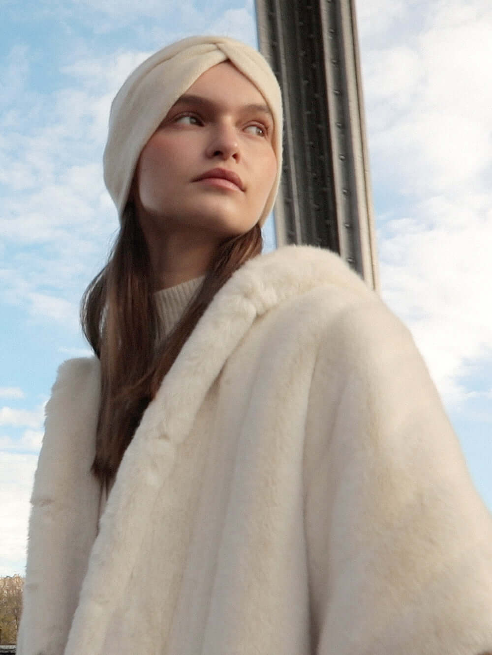 [PRIVATE] FAUX FUR HE-A HOODED PONCHO