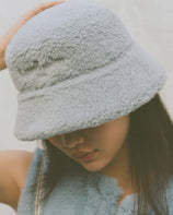 FAUX FUR BUCKET HAT WITH LEMÖNPLET LOGO