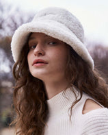 FAUX FUR BUCKET HAT WITH LEMÖNPLET LOGO