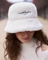 FAUX FUR BUCKET HAT WITH LEMÖNPLET LOGO
